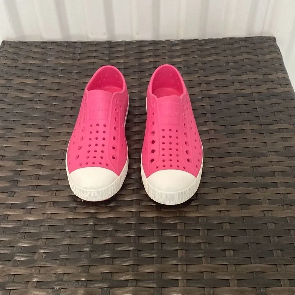 Native Jefferson shoes, junior size 1